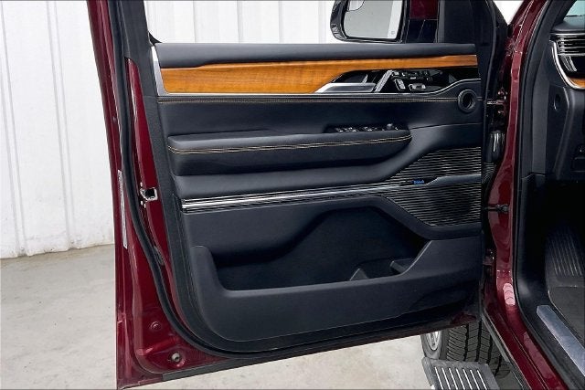 2022 Jeep Grand Wagoneer Series III
