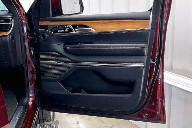 2022 Jeep Grand Wagoneer Series III