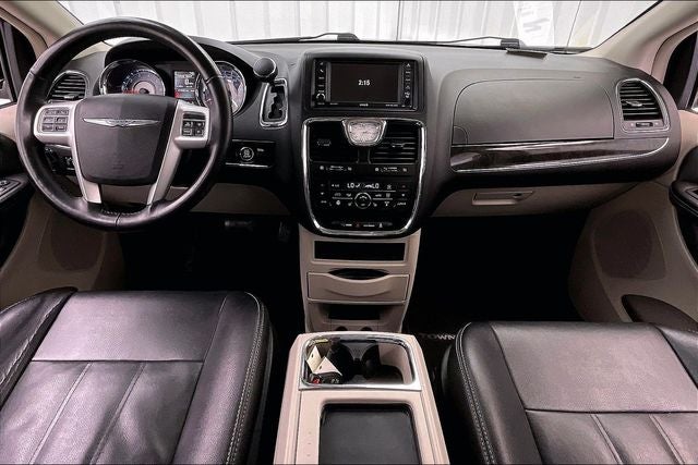 2016 Chrysler Town & Country Touring