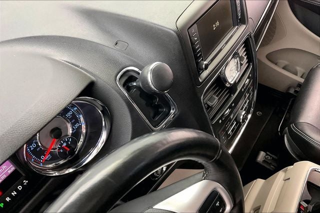 2016 Chrysler Town & Country Touring