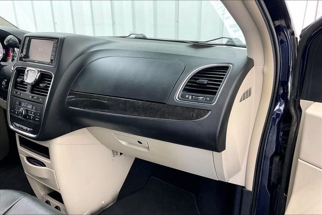 2016 Chrysler Town & Country Touring