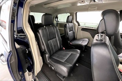 2016 Chrysler Town & Country Touring