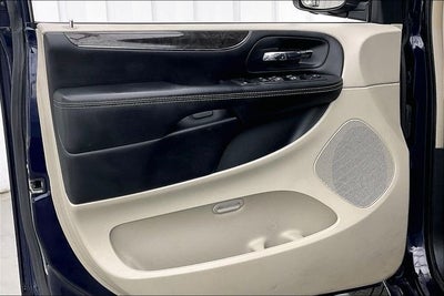 2016 Chrysler Town & Country Touring