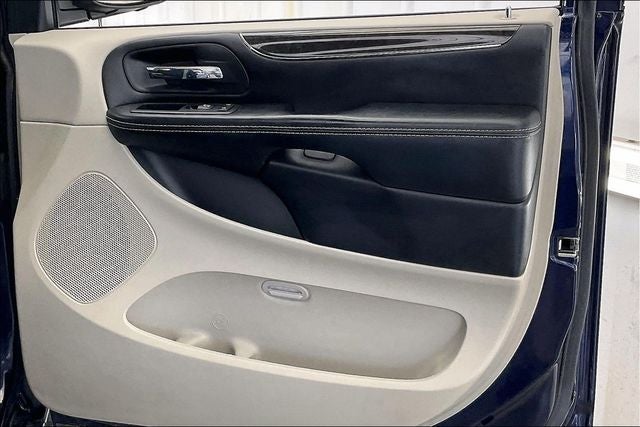 2016 Chrysler Town & Country Touring