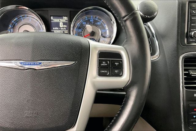 2016 Chrysler Town & Country Touring