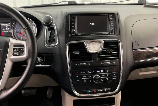 2016 Chrysler Town & Country Touring