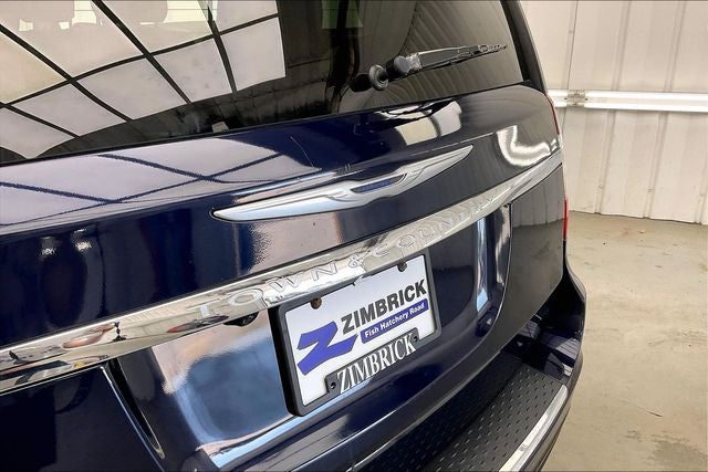 2016 Chrysler Town & Country Touring