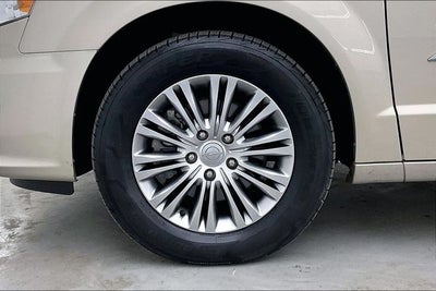 2014 Chrysler Town & Country Touring-L