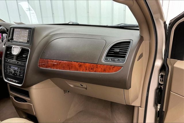 2014 Chrysler Town & Country Touring-L