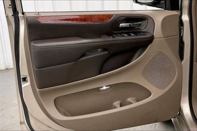 2014 Chrysler Town & Country Touring-L