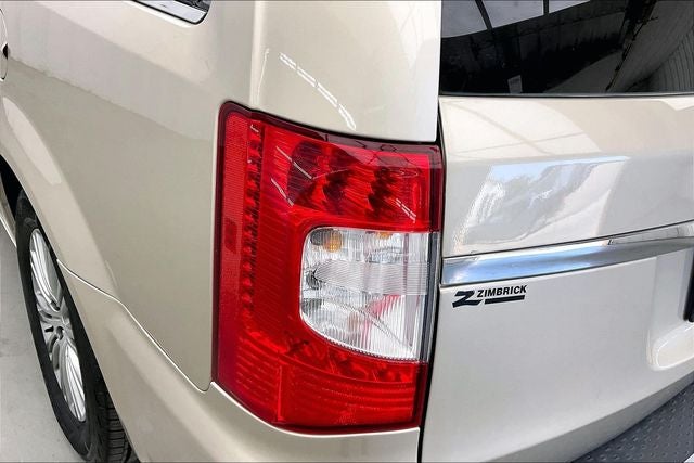 2014 Chrysler Town & Country Touring-L