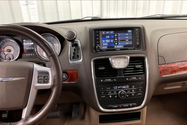 2014 Chrysler Town & Country Touring-L