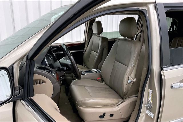 2014 Chrysler Town & Country Touring-L