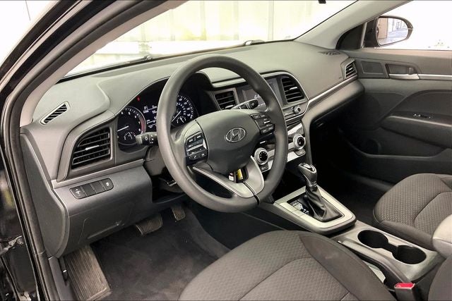 2019 Hyundai ELANTRA SE