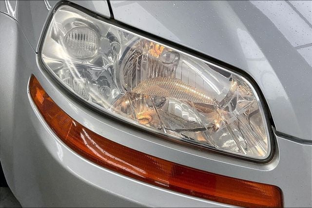 2004 Chevrolet Aveo Base