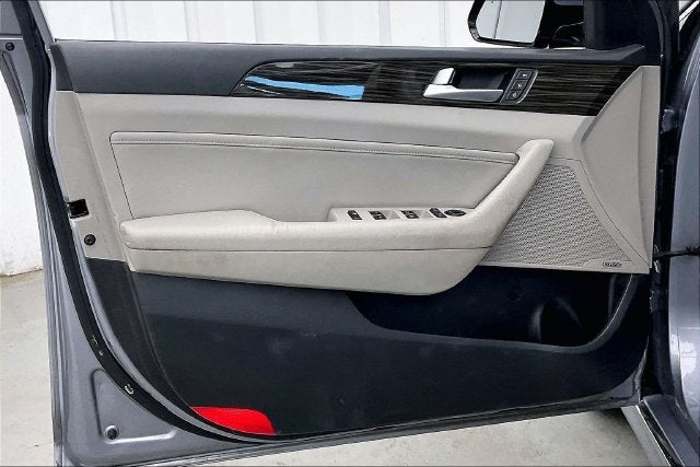 2016 Hyundai SONATA HYBRID Limited